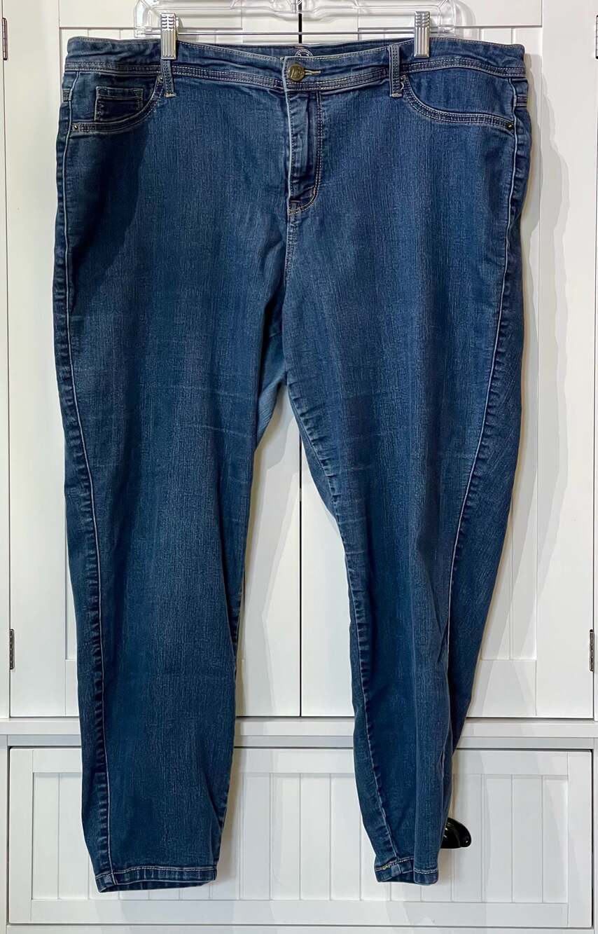 Woman 62 Signature Fit Ankle Jeans Size 20
